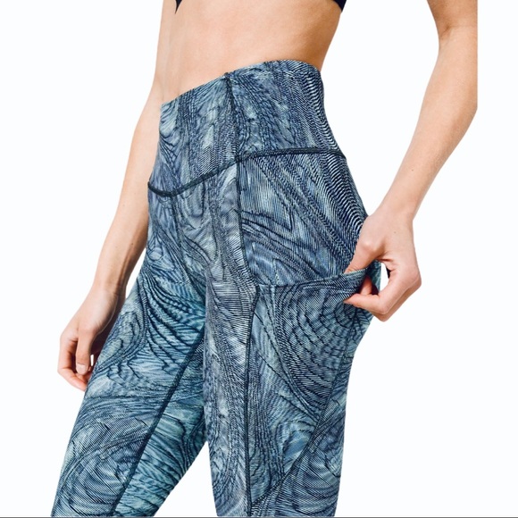 LULULEMON Fast & Free High Rise Tights 25". Inside tag removed for comfort - Picture 8 of 11